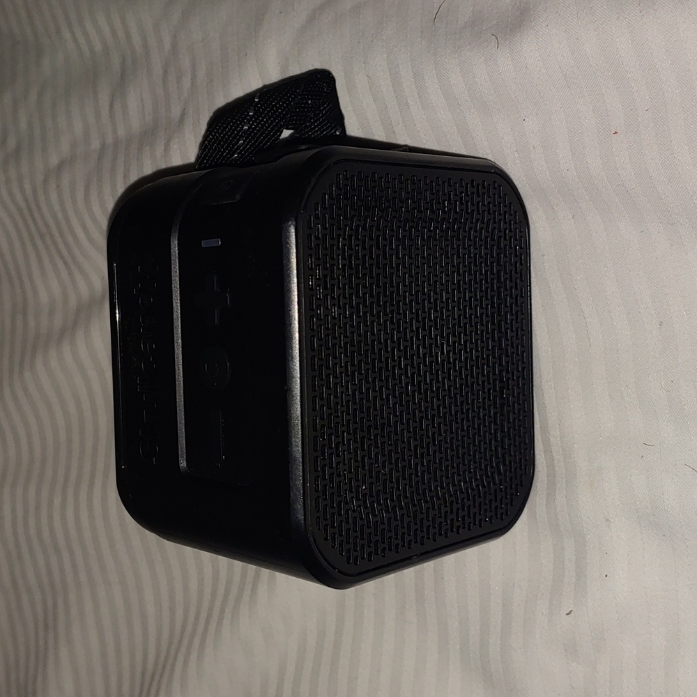 Skullcandy Barricade Mini Portable Bluetooth Speaker E1073